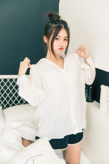 女朋友当着我的面给异性朋友